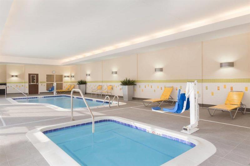 Towneplace Suites By Marriott Pittsburgh Airport/Robinson Township Exteriör bild